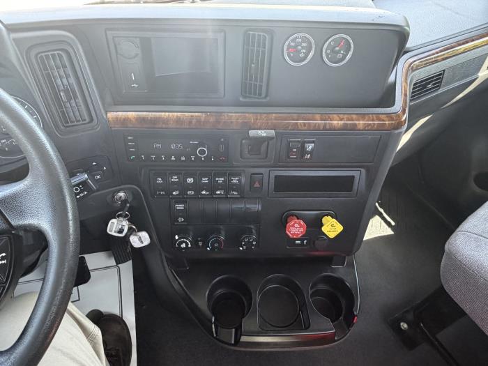 2022 International LT625-16