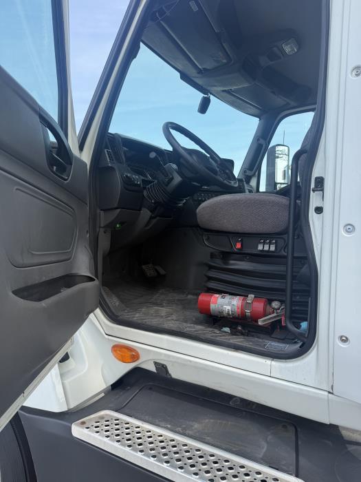 2021 International LT625-8