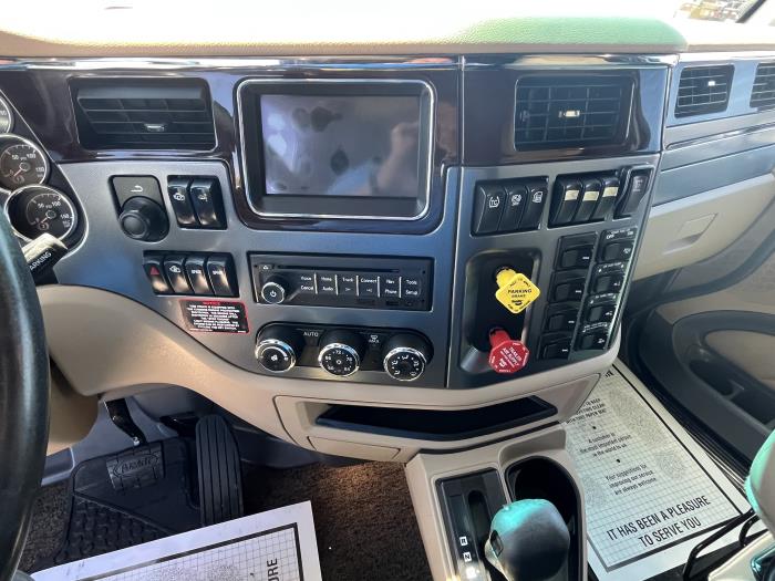 2015 Peterbilt 579-13
