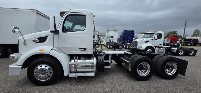 2023 Peterbilt 567-1