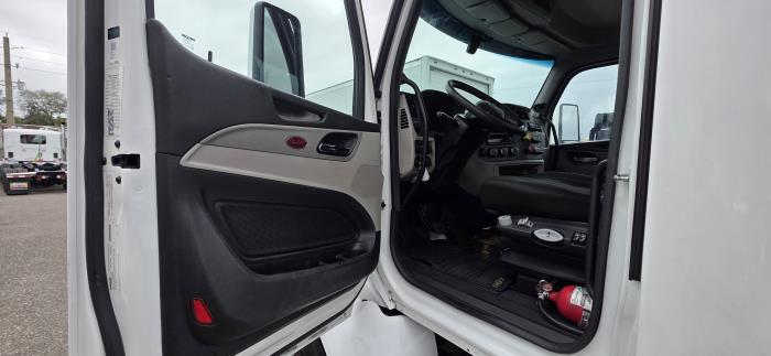 2023 Peterbilt 567-8