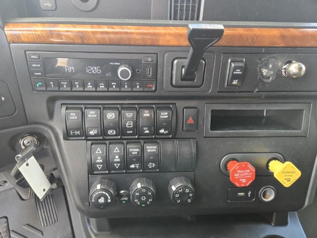 2022 International LT625-11