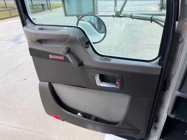 2022 Kenworth T270-30