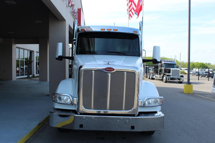 2022 Peterbilt 567-1