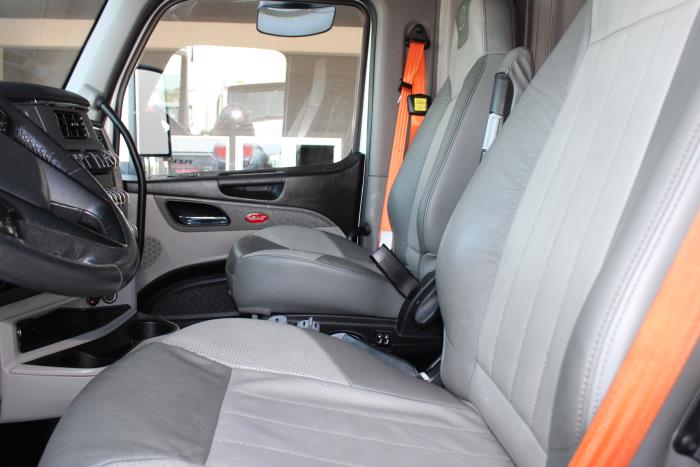 2022 Peterbilt 567-8