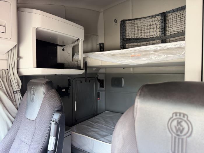 2022 Kenworth T680-23