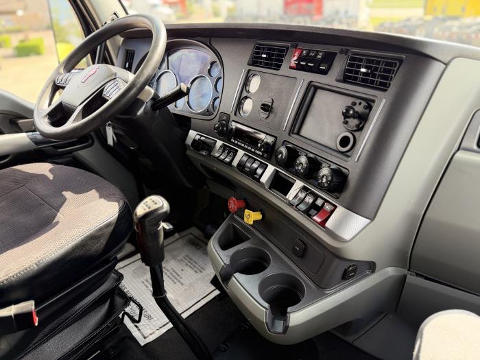 2022 Kenworth T680-26