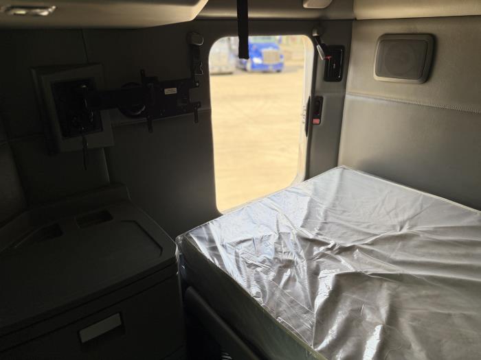 2022 Kenworth T680-27