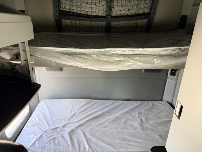 2022 Kenworth T680-28