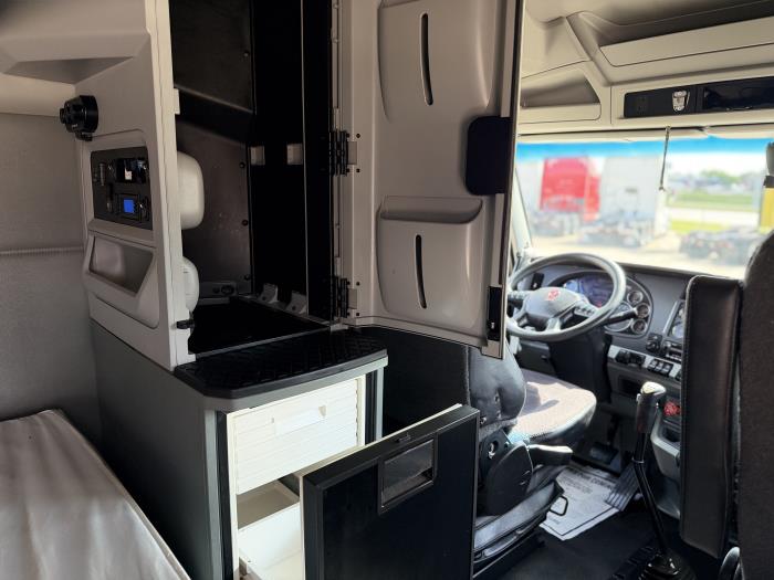 2022 Kenworth T680-29