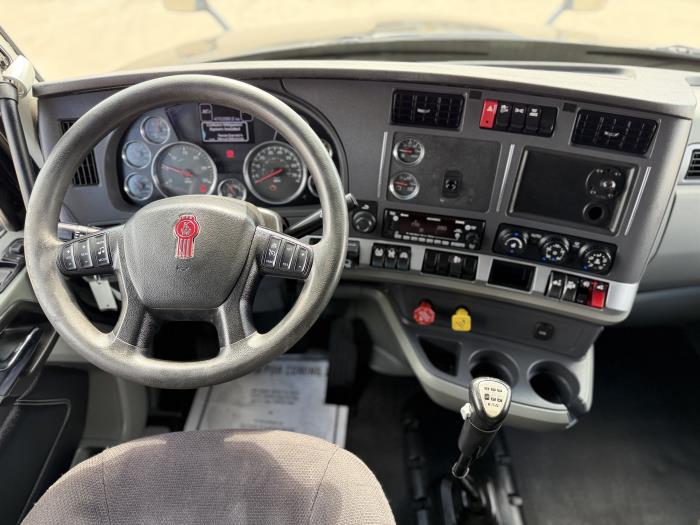 2022 Kenworth T680-32