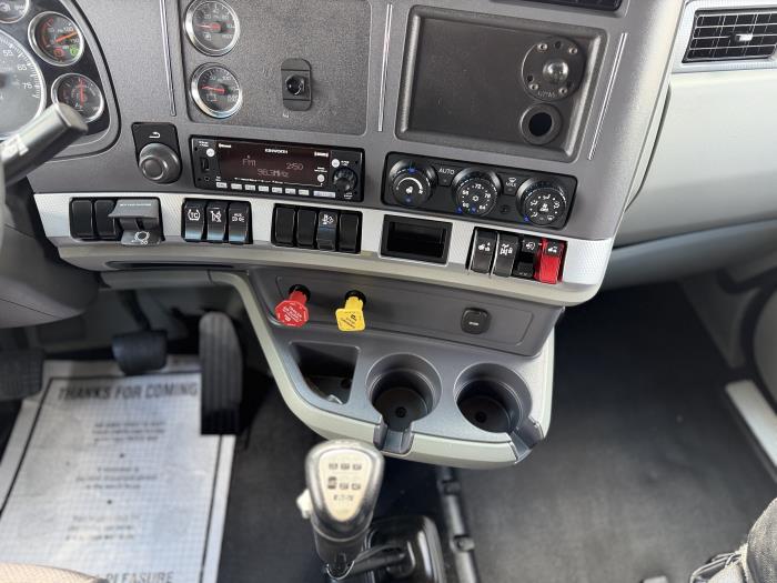 2022 Kenworth T680-33