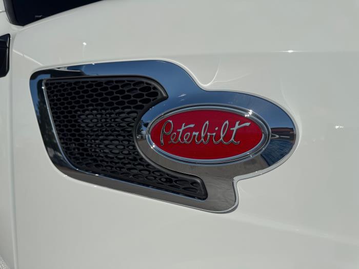 2027 Peterbilt 567-9