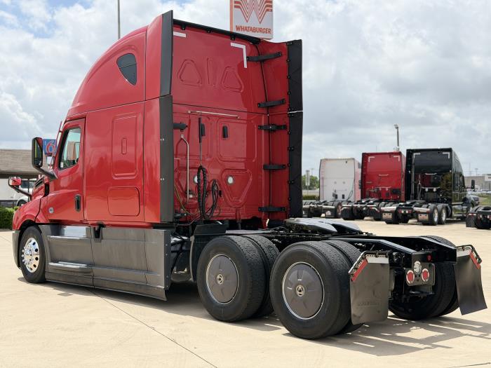 2023 Freightliner Cascadia-6