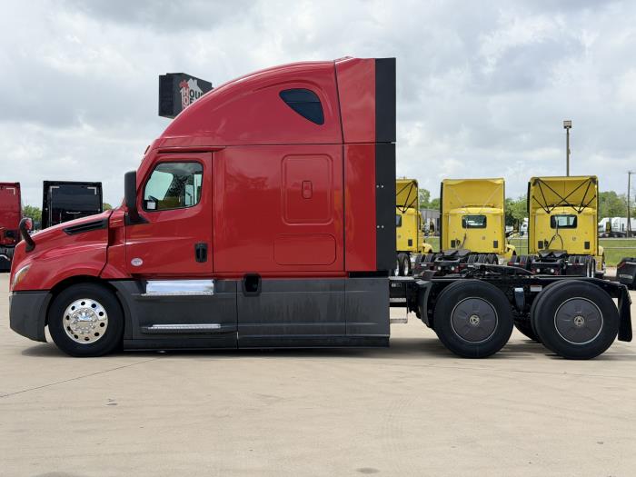 2023 Freightliner Cascadia-7