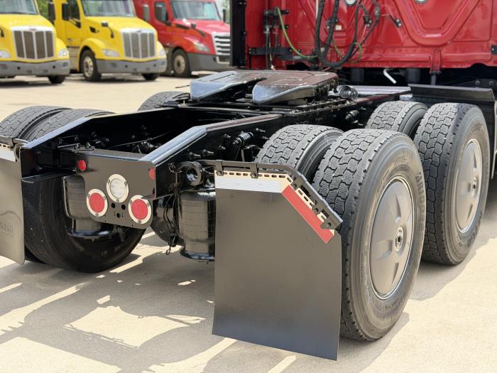 2023 Freightliner Cascadia-11