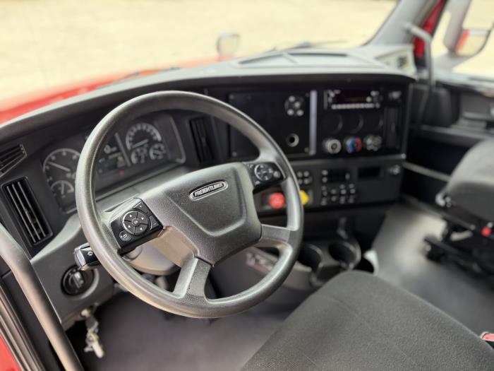 2023 Freightliner Cascadia-19