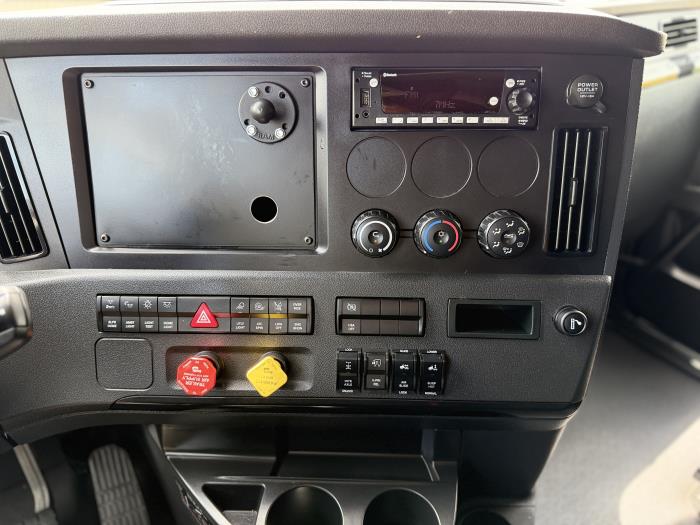 2023 Freightliner Cascadia-22