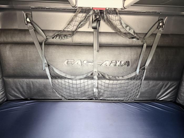 2023 Freightliner Cascadia-25