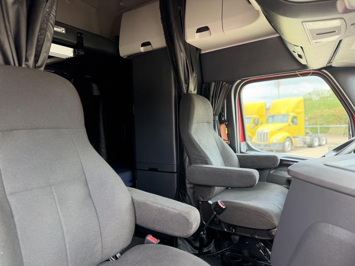 2023 Freightliner Cascadia-30