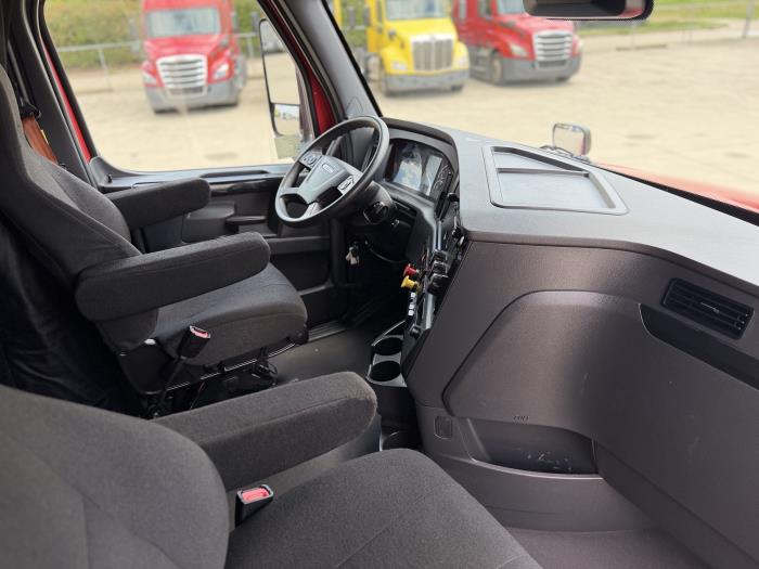 2023 Freightliner Cascadia-31