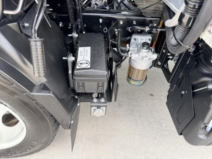 2024 Isuzu NRR - image 9