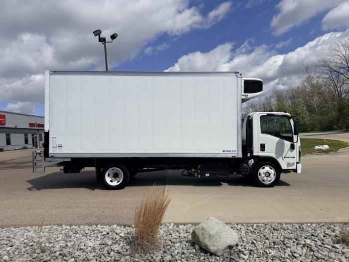 2024 Isuzu NRR - image 2