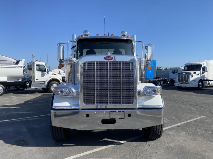 2027 Peterbilt 589-2