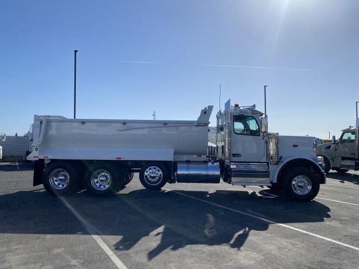 2027 Peterbilt 589-4