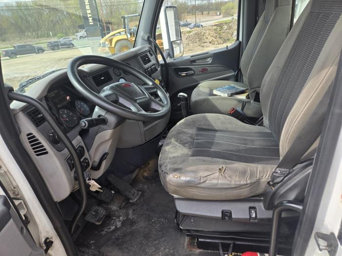 2016 Peterbilt 579-3
