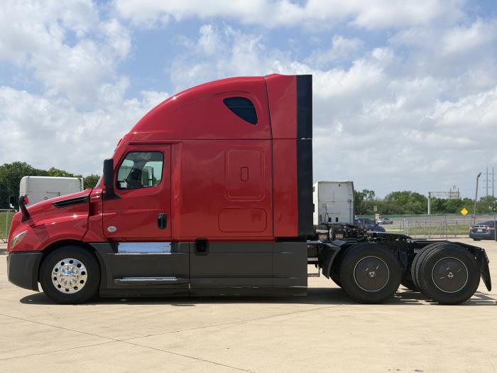 2023 Freightliner Cascadia-7