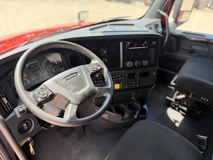 2023 Freightliner Cascadia-19