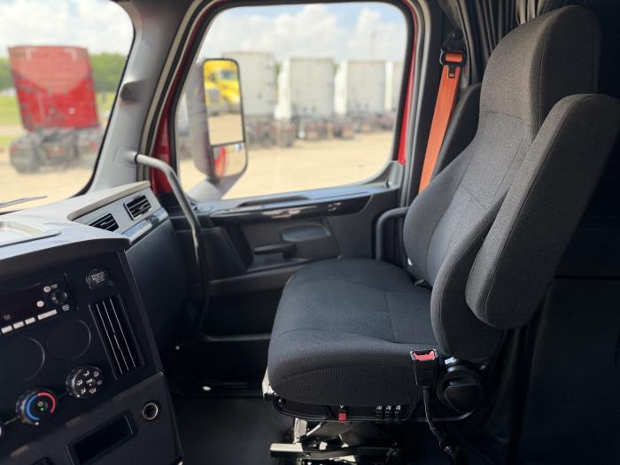 2023 Freightliner Cascadia-21