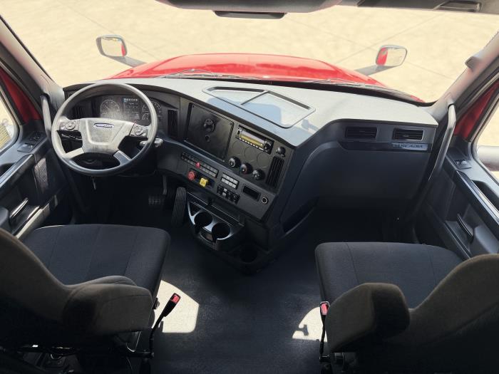 2023 Freightliner Cascadia-25