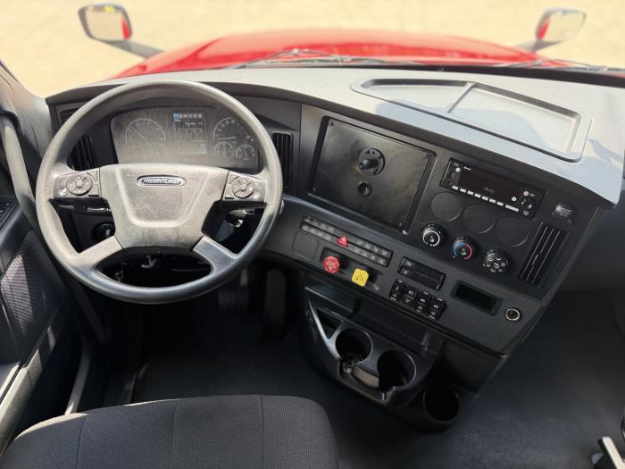 2023 Freightliner Cascadia-26