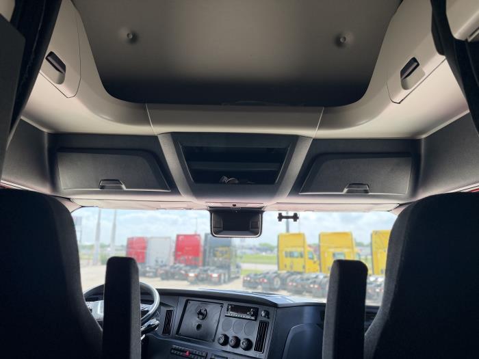 2023 Freightliner Cascadia-30