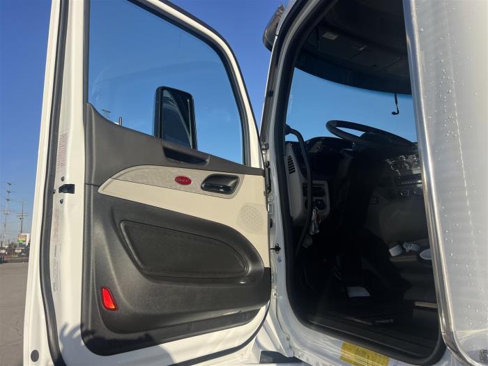 2027 Peterbilt 567-16