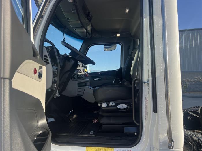 2027 Peterbilt 567-17