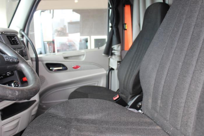 2020 Peterbilt 579-8