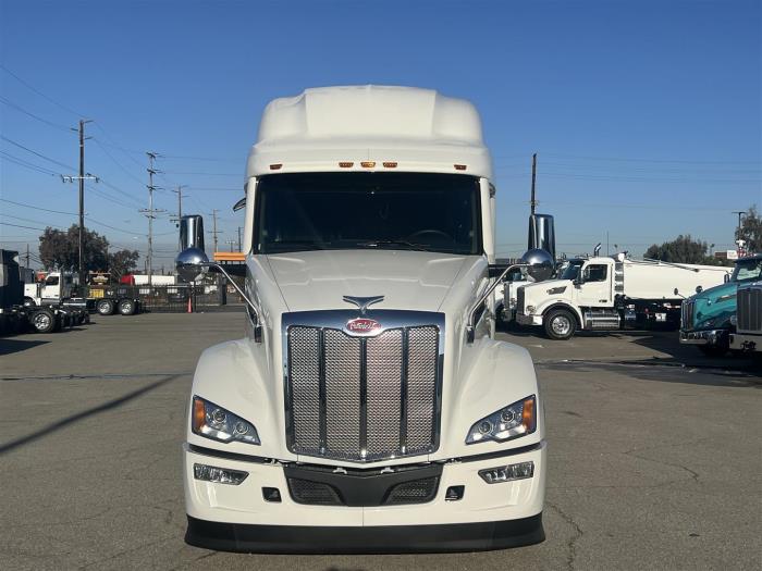 2027 Peterbilt 579-2
