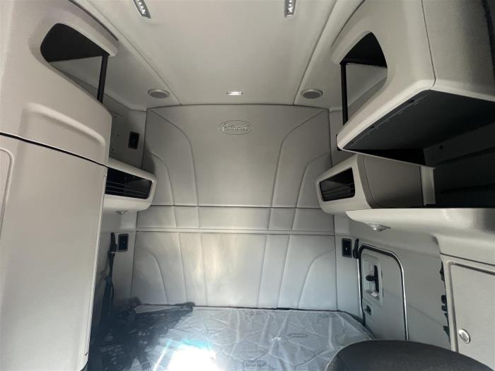 2027 Peterbilt 579-16