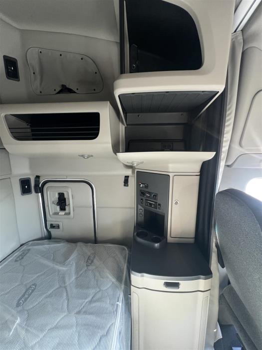 2027 Peterbilt 579-17