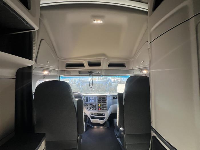 2027 Peterbilt 579-20