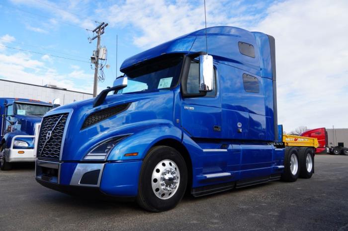 2023 Volvo VNL64T760-0