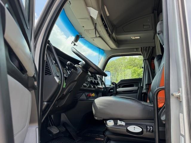2022 Kenworth T680-26