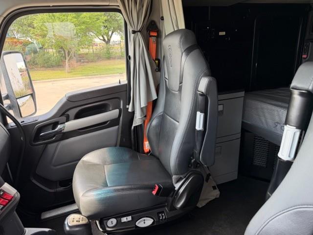 2022 Kenworth T680-30