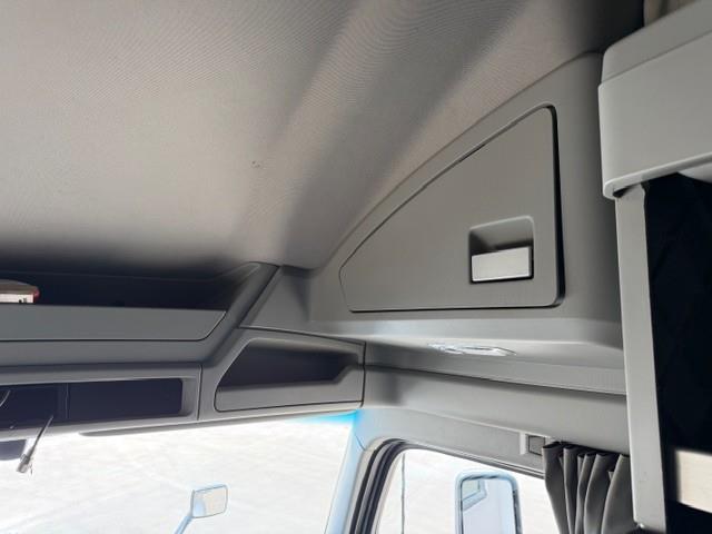 2022 Kenworth T680-42