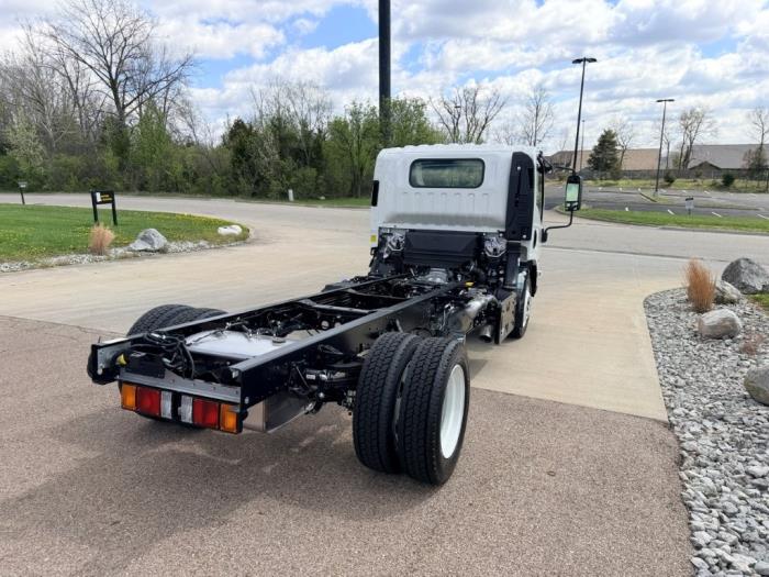 2027 Isuzu NRR - image 4