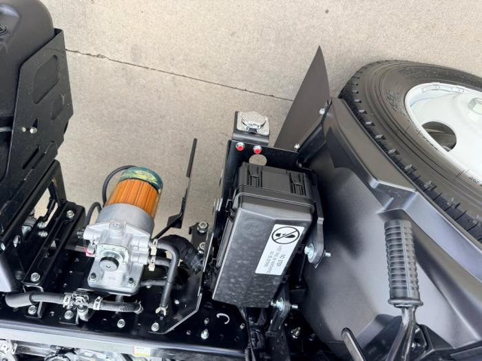 2027 Isuzu NRR - image 9