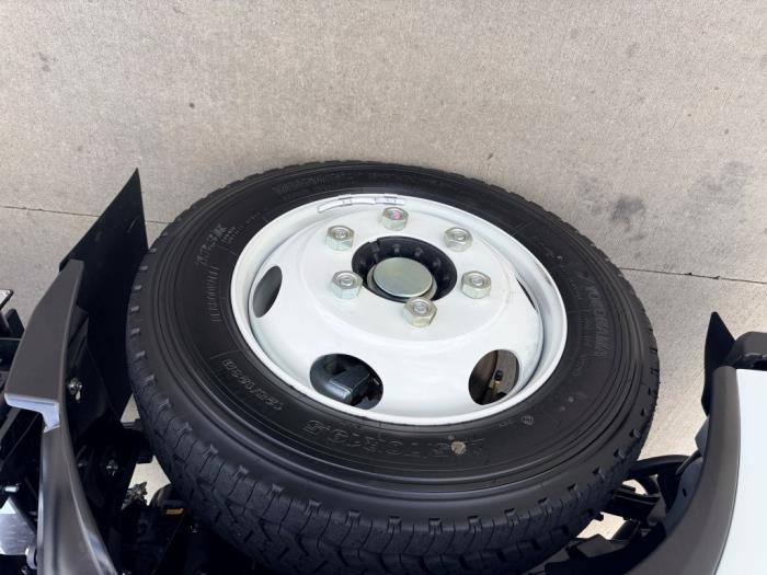 2027 Isuzu NRR - image 10